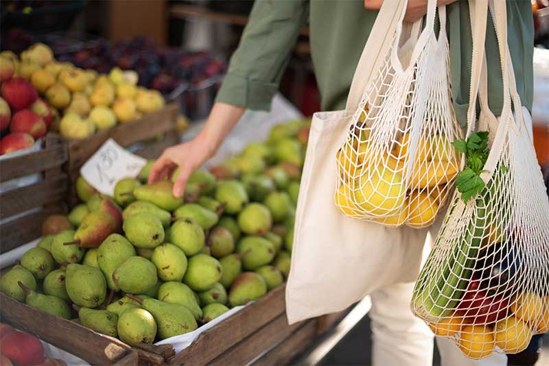 Fresh fruit at a shopping market, representing the retail experience at Park Eight Place in West Houston